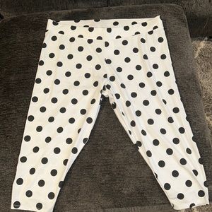 NWT Cato Polka Dot Capri Leggings